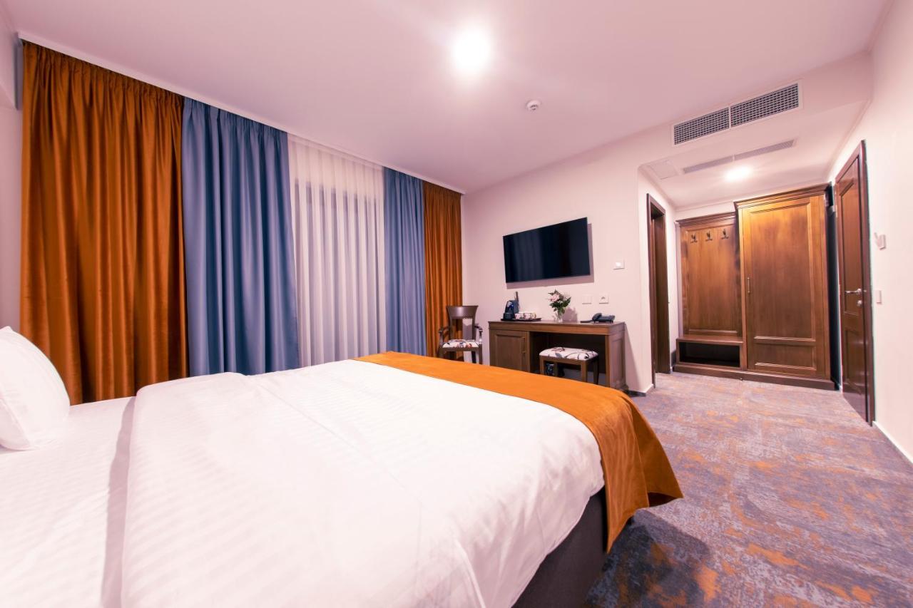Hotel Aura Unirii 阿尔巴·尤利亚· 外观 照片